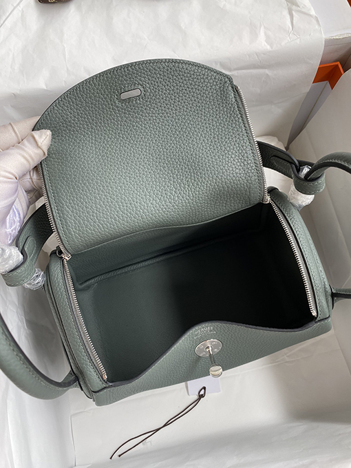 エルメス リンディ26  高品質の輸入TCレザーで作られた耐久性のあるハンドバッグ