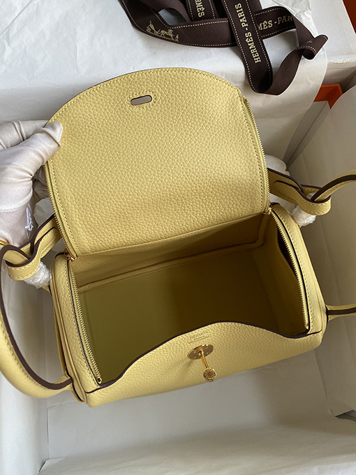 エルメス リンディ26  ひよこイエローの輝きとTCレザーの贅沢な融合 Lindy 26cmハンドバッグ