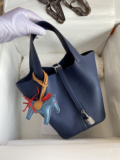 エルメス 紺色の金と銀 Picotin 18 cm 青いレザー馬モチーフチャーム