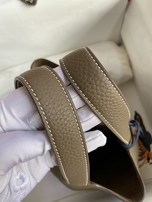 エルメス 18 cmモデルの洗練されたトートバッグ