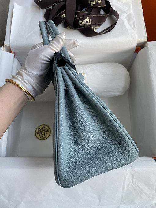 エルメス バーキン25 cmの輸入トーゴレザーを使用したスカイブルーのハンドバッグ