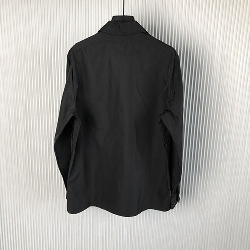 プラダ ナイロン長袖シャツ  シンプルな三角形のアイコン