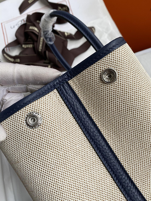 エルメスガーデン30  シルバーバックルワックスライン大容量のスタイリッシュなハンドバッグ