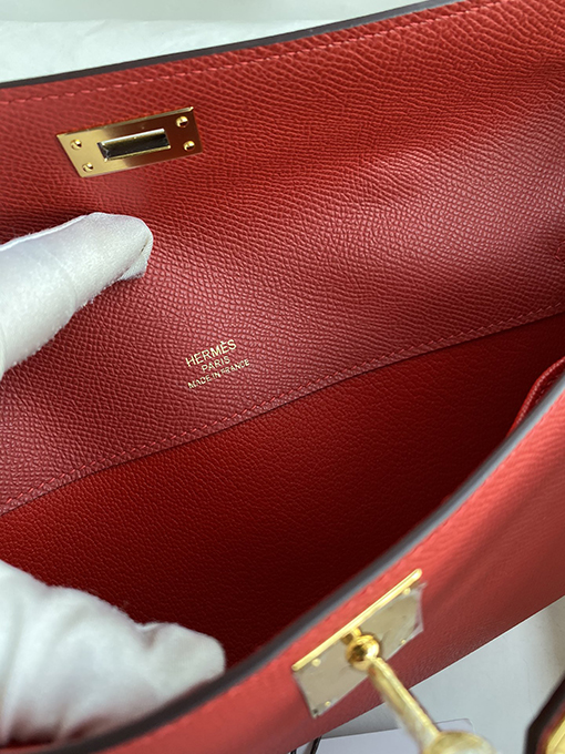 エルメス ケリー カット 31 cm国旗赤と金のバックルケリーカットハンドバッグ