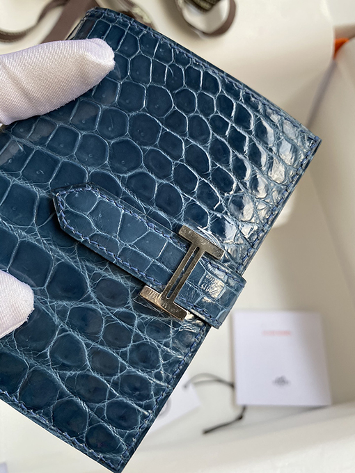 エルメス  本物のワニ革と1: 1で作られたHバックル財布