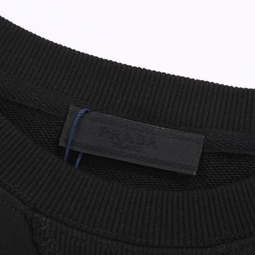 プラダ 三角マークのプリントが施された短袖 スウェット長袖 Tシャツ