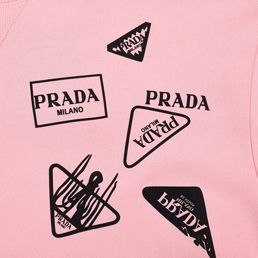 プラダ 三角マークのプリントが施された短袖 スウェット長袖 Tシャツ