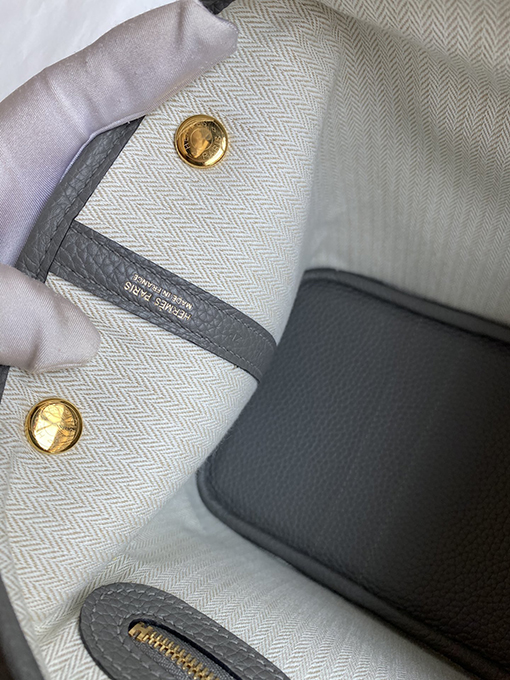 エルメスガーデン30  金のバックルワックス糸で飾られたバッグ
