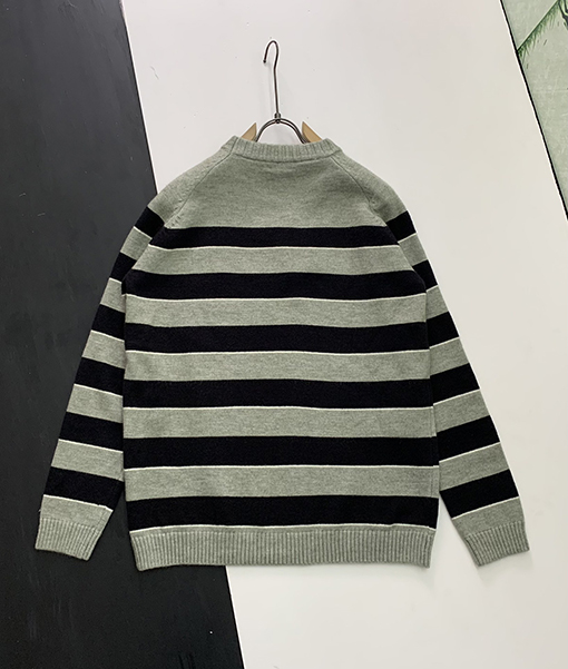 セリーヌ Triompheの刺繍 ウール混紡糸 クルーネックセーター