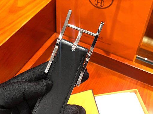 エルメス  両面に新型ベルト