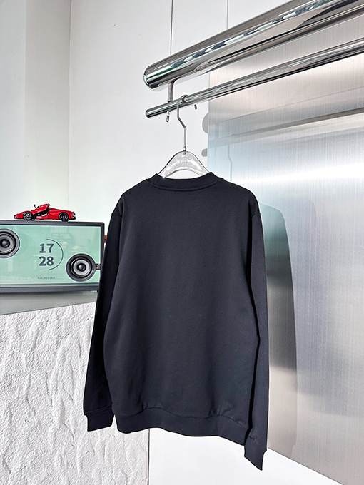 プラダ アルファベットのムートンマークのクルーネックスウェット