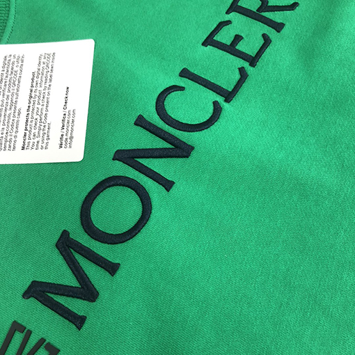 モンクレール スタイリッシュなクルーネックパーカー