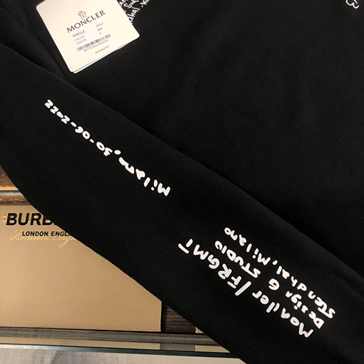 モンクレール ハンサムなラウンドネックパーカー