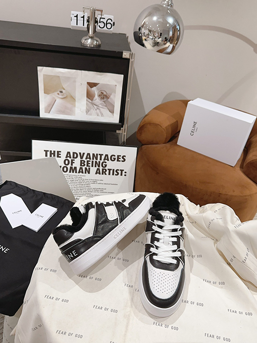 セリーヌ クラシックなデザイン  CELINE HOMMEの新しいTRAINERコレクション