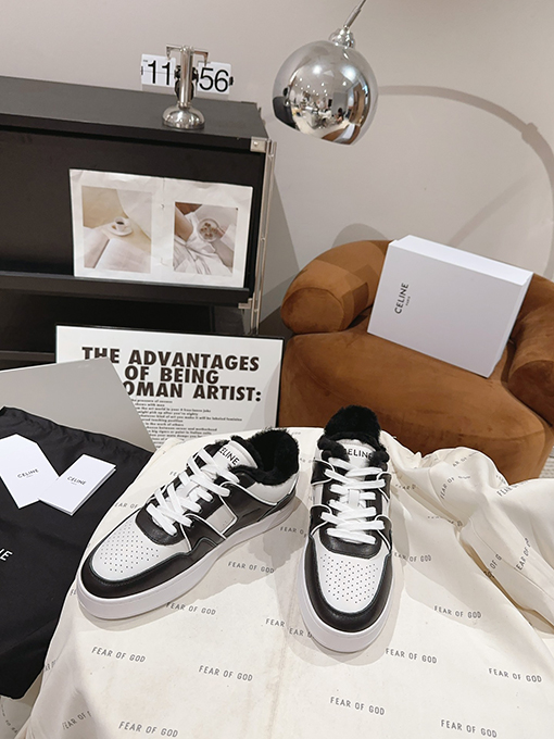 セリーヌ クラシックなデザイン  CELINE HOMMEの新しいTRAINERコレクション