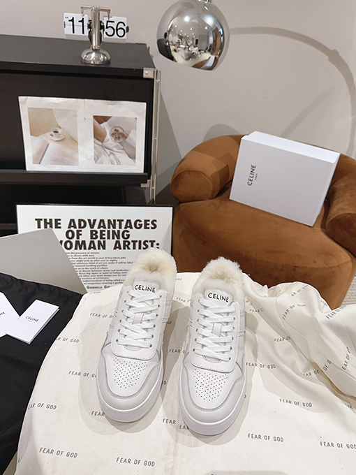 セリーヌ クラシックなデザイン  CELINE HOMMEの新しいTRAINERコレクション