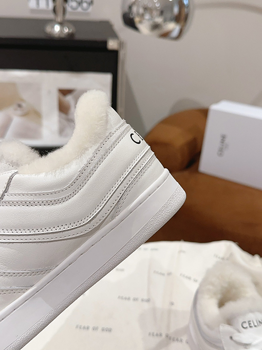 セリーヌ クラシックなデザイン  CELINE HOMMEの新しいTRAINERコレクション