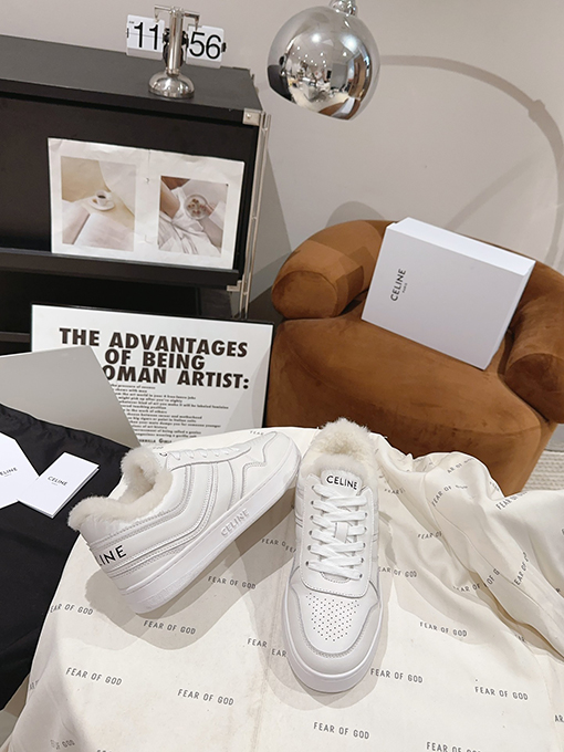 セリーヌ クラシックなデザイン  CELINE HOMMEの新しいTRAINERコレクション