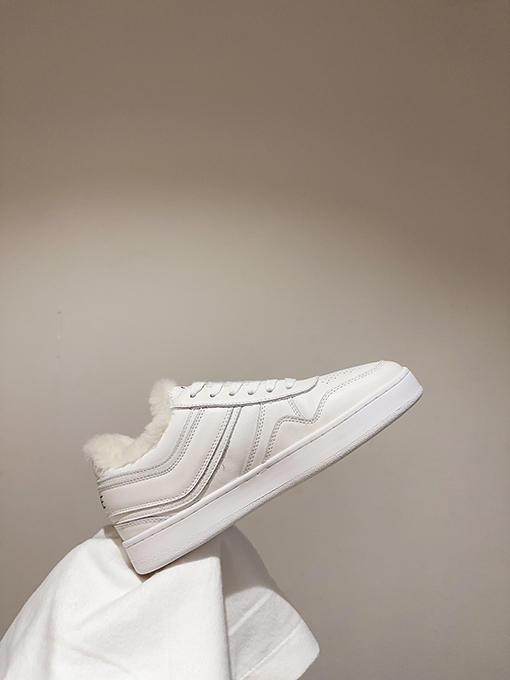 セリーヌ クラシックなデザイン  CELINE HOMMEの新しいTRAINERコレクション
