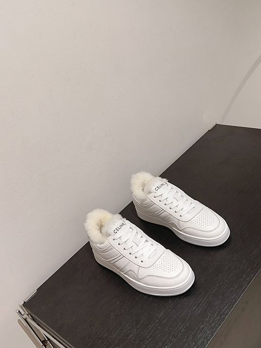 セリーヌ クラシックなデザイン  CELINE HOMMEの新しいTRAINERコレクション