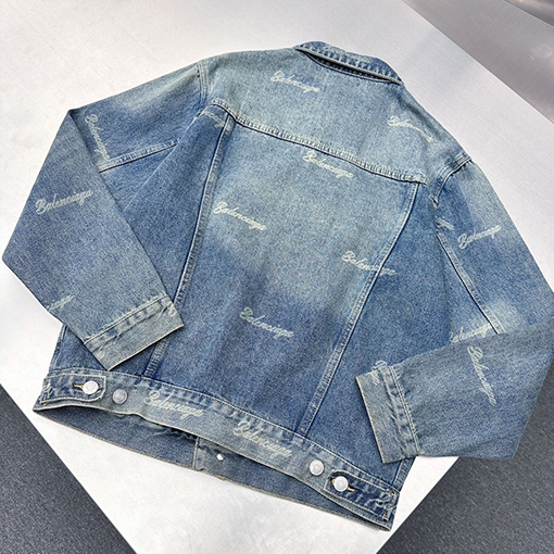バレンシアガ ウォッシュ加工ブルーデニムジャケット