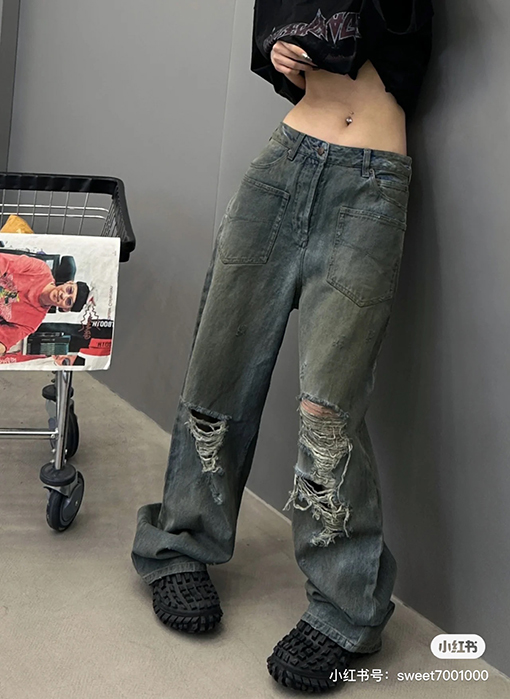 バレンシアガ ヴィンテージスタイルのダメージデニムワイドパンツ