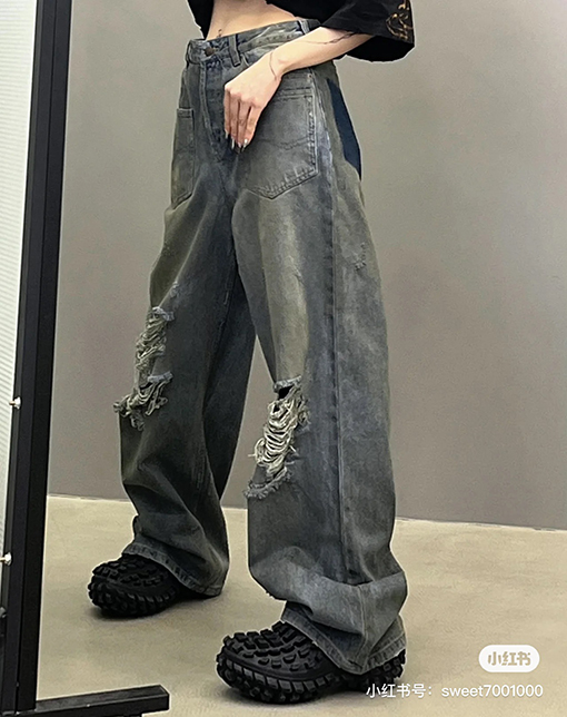 バレンシアガ ヴィンテージスタイルのダメージデニムワイドパンツ