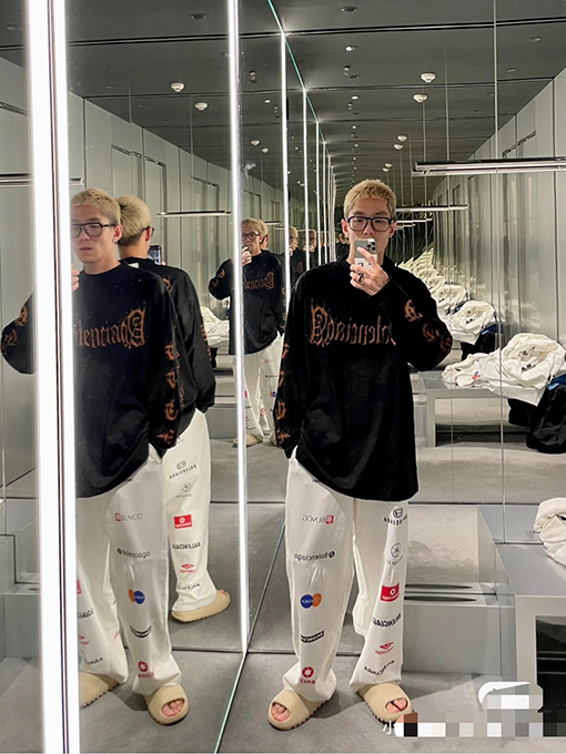 バレンシアガ サンスクリット文字のロングスリーブシャツ   長袖Tシャツ ロンT
