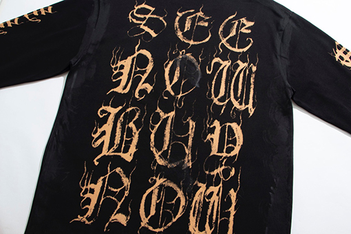 バレンシアガ サンスクリット文字のロングスリーブシャツ   長袖Tシャツ ロンT