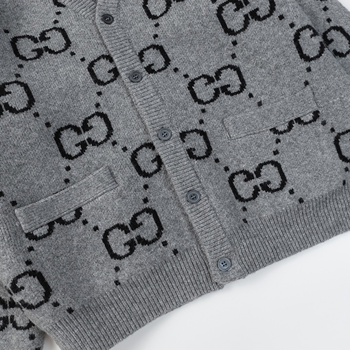 グッチ GG刺繍の厚手ニットカーディガン