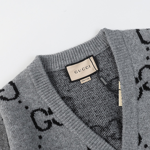 グッチ GG刺繍の厚手ニットカーディガン