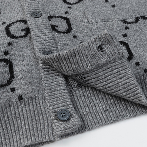 グッチ GG刺繍の厚手ニットカーディガン