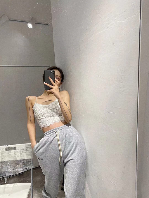 セリーヌ ミニマルデザインの快適なスウェットパンツ