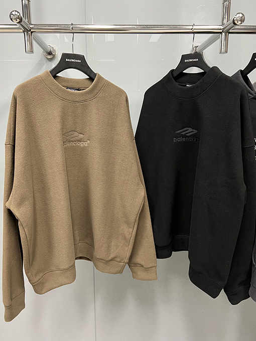 バレンシアガ ロゴ刺繍入りボアフリース スウェット 個性的なファッション