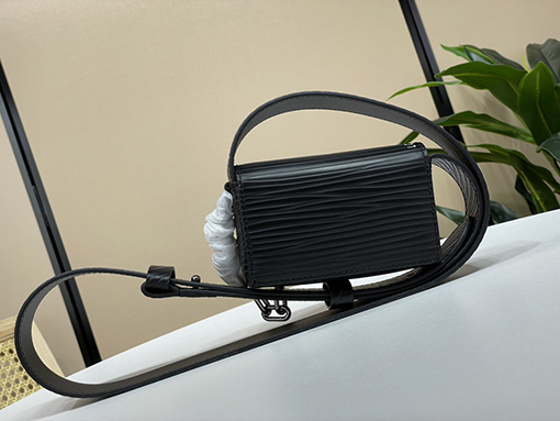 ルイヴィトン トップエンドのMicro Steamerハンドバッグ M23837