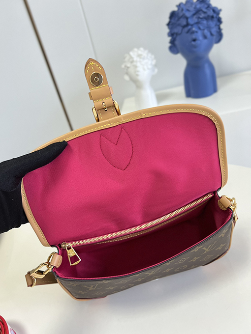 ルイヴィトン 刺繍ショルダーストラップバッグ M46049