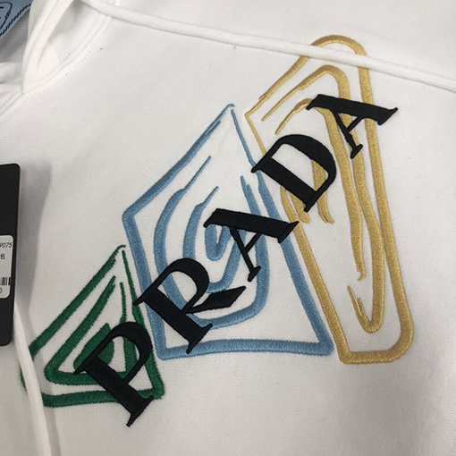 プラダ 刺繍文字衝突色プルオーバー