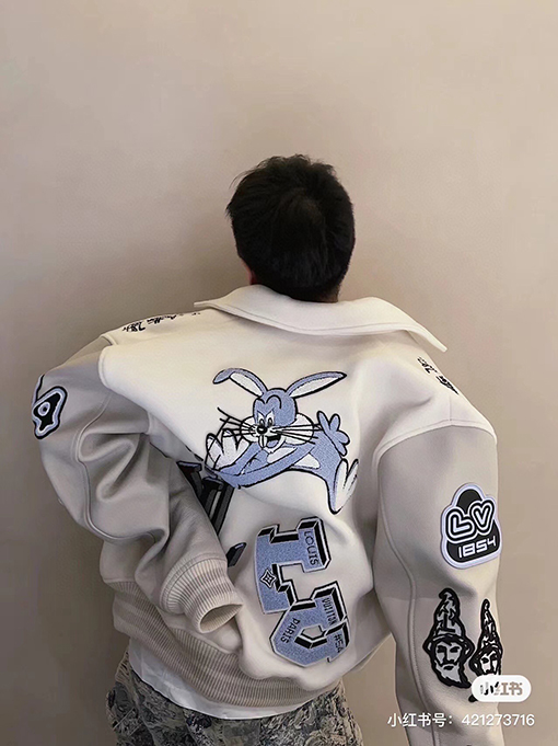 ルイヴィトン バッグスバニーのベースボールジャケット