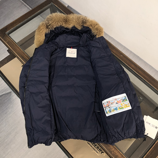 モンクレール スリム ダウン ジャケット