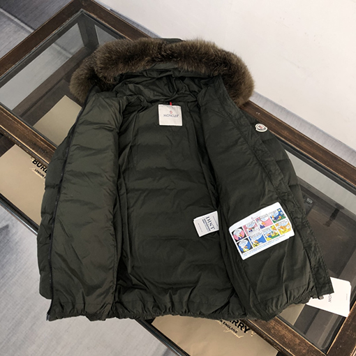 モンクレール スリム ダウン ジャケット