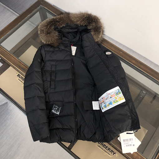 モンクレール スリム ダウン ジャケット