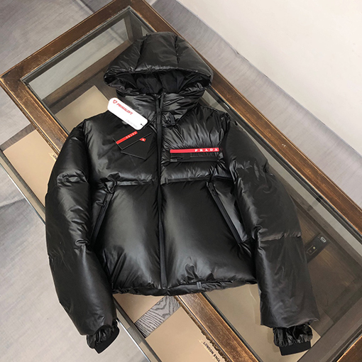 レディース✦ プラダ パン服の短い ダウン ジャケット