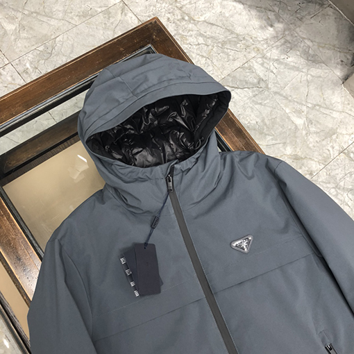 プラダ 秋冬のダウン ジャケット