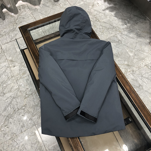 プラダ 秋冬のダウン ジャケット