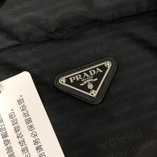 プラダ 新しいフード付き ダウン ジャケット