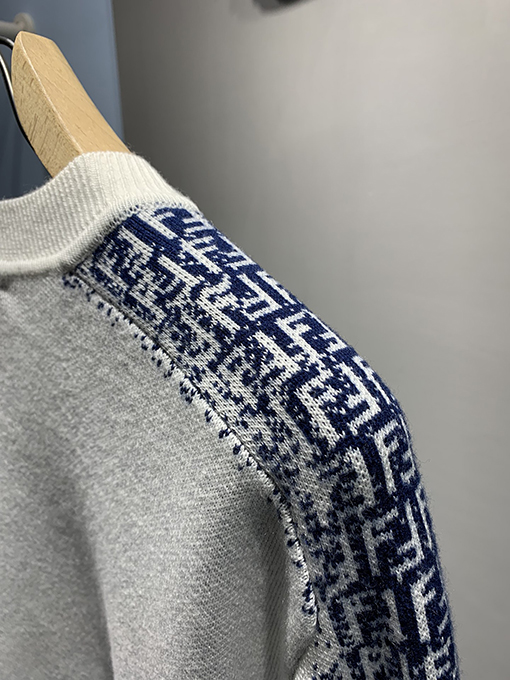フェンディ 新しいFFインサートセーター
