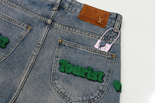 ルイヴィトン 限定刺繍ベルベットジーンズ