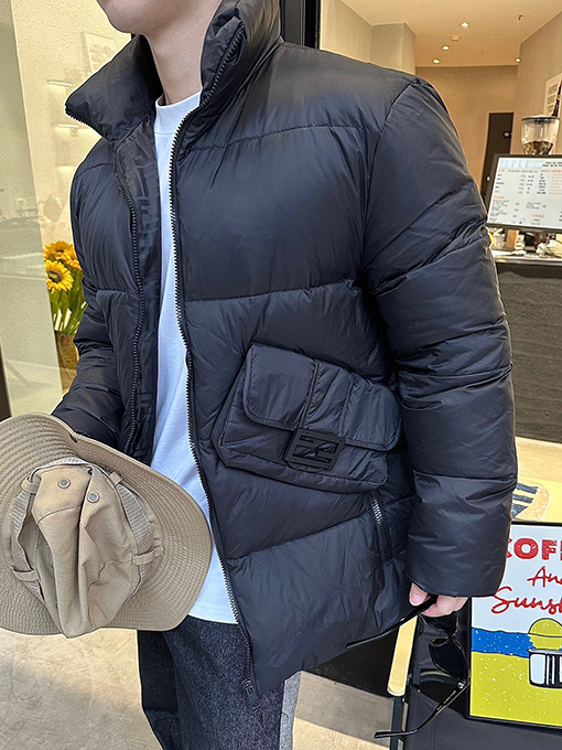 フェンディ ロゴ入りウエストバッグ ダウン ジャケット