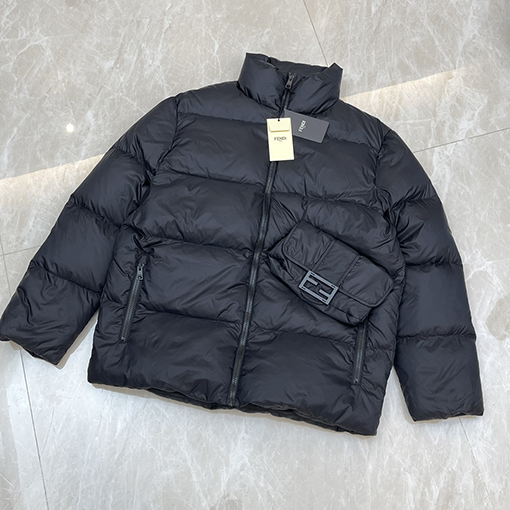 フェンディ ロゴ入りウエストバッグ ダウン ジャケット