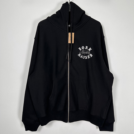 ステューシージャケット アウター STUSSY x BORN x RAISEDコラボ FW23レタリングロゴフード ジップアップ